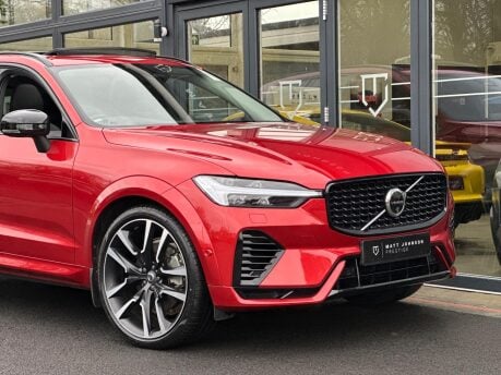 Volvo XC60 2.0h T8 Recharge 18.8kWh Ultimate Dark Auto AWD Euro 6 (s/s) 5dr 52