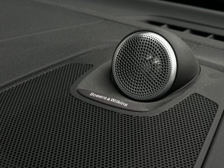 Volvo XC60 2.0h T8 Recharge 18.8kWh Ultimate Dark Auto AWD Euro 6 (s/s) 5dr 6