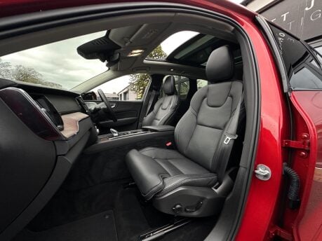 Volvo XC60 2.0h T8 Recharge 18.8kWh Ultimate Dark Auto AWD Euro 6 (s/s) 5dr 27