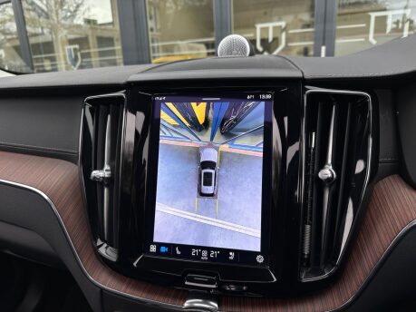 Volvo XC60 2.0h T8 Recharge 18.8kWh Ultimate Dark Auto AWD Euro 6 (s/s) 5dr 12