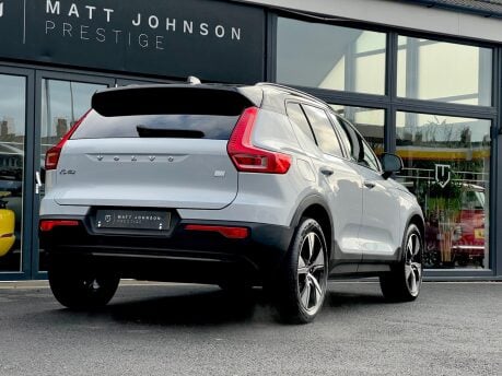 Volvo XC40 RECHARGE T4 R-DESIGN 7