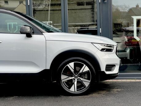 Volvo XC40 RECHARGE T4 R-DESIGN 28