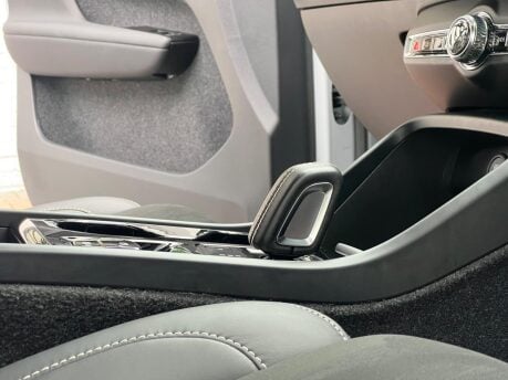 Volvo XC40 RECHARGE T4 R-DESIGN 11