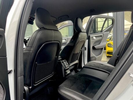 Volvo XC40 RECHARGE T4 R-DESIGN 23