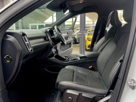 Volvo XC40 RECHARGE T4 R-DESIGN 25