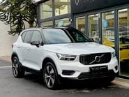 Volvo XC40 RECHARGE T4 R-DESIGN 24