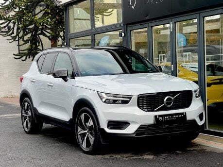 Volvo XC40 RECHARGE T4 R-DESIGN 24