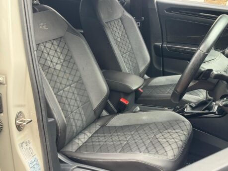 Volkswagen T-Roc R-LINE TSI DSG 37