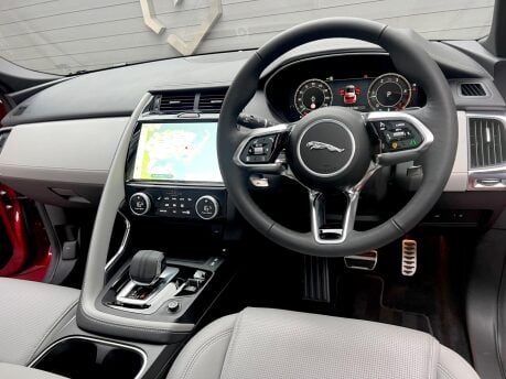 Jaguar E-Pace TURBO 2000 AWD 27