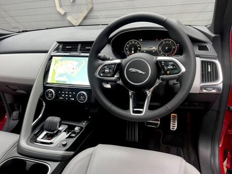 Jaguar E-Pace TURBO 2000 AWD 37