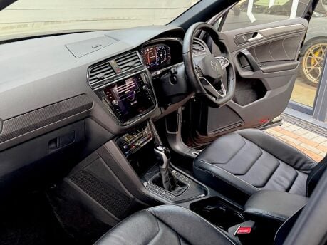Volkswagen Tiguan R-LINE EDITION TDI DSG 23