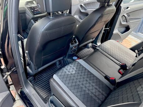 Volkswagen Tiguan R-LINE EDITION TSI DSG 12