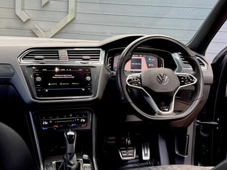 Volkswagen Tiguan R-LINE EDITION TSI DSG 4