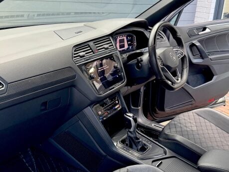 Volkswagen Tiguan R-LINE EDITION TSI DSG 8