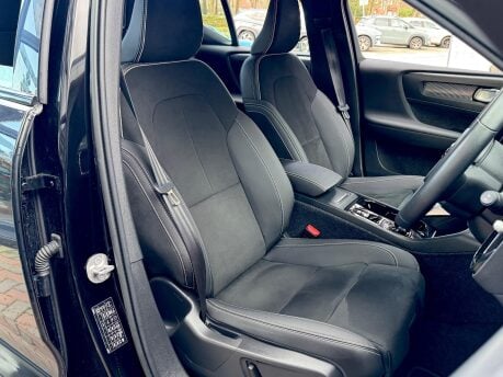 Volvo XC40 B3 PLUS MHEV 2