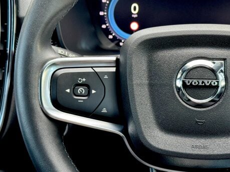 Volvo XC40 B3 PLUS MHEV 18