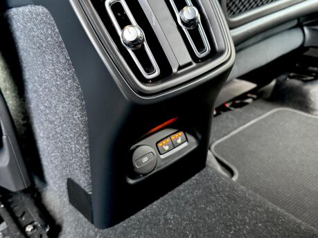 Volvo XC40 B3 PLUS MHEV 23