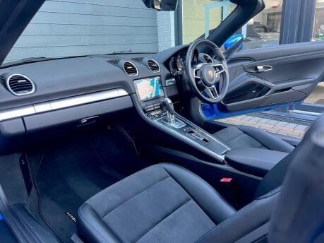 Porsche 718 BOXSTER PDK 12