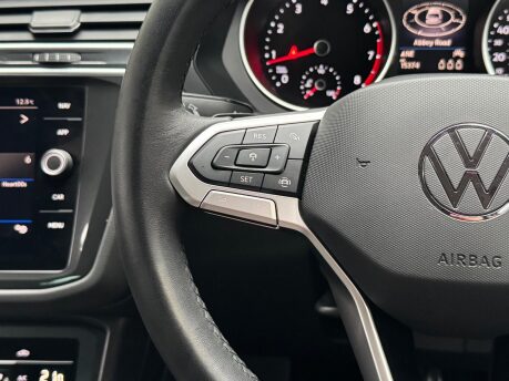 Volkswagen Tiguan LIFE TSI DSG 14