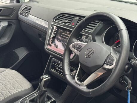 Volkswagen Tiguan LIFE TSI DSG 10
