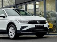 Volkswagen Tiguan LIFE TSI DSG 13
