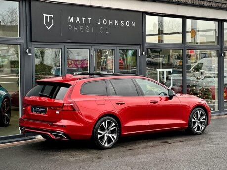 Volvo V60 RECHARGE T6 R-DESIGN AWD 30