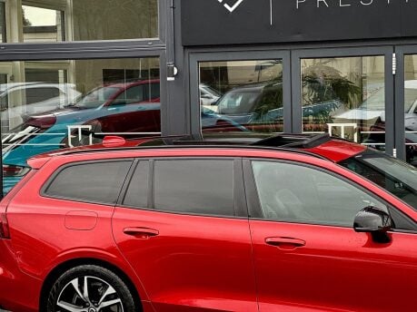 Volvo V60 RECHARGE T6 R-DESIGN AWD 66