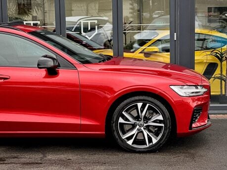 Volvo V60 RECHARGE T6 R-DESIGN AWD 68