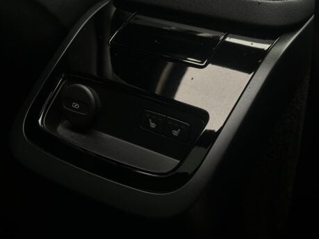 Volvo V60 RECHARGE T6 R-DESIGN AWD 64