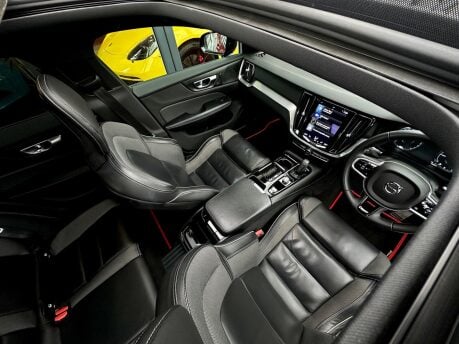 Volvo V60 RECHARGE T6 R-DESIGN AWD 3