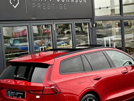 Volvo V60 RECHARGE T6 R-DESIGN AWD 65