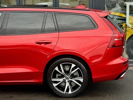 Volvo V60 RECHARGE T6 R-DESIGN AWD 40