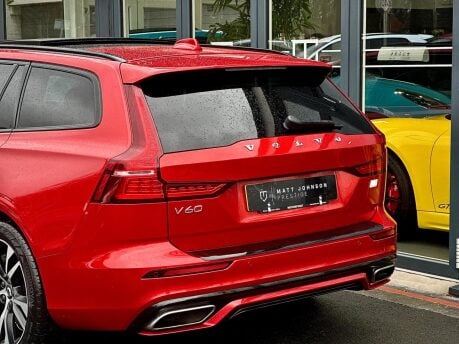 Volvo V60 RECHARGE T6 R-DESIGN AWD 8