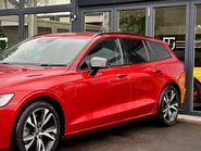 Volvo V60 RECHARGE T6 R-DESIGN AWD 19