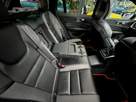 Volvo V60 RECHARGE T6 R-DESIGN AWD 35