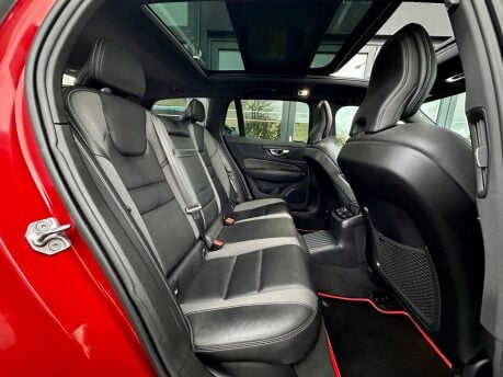 Volvo V60 RECHARGE T6 R-DESIGN AWD 4