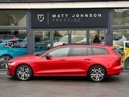 Volvo V60 RECHARGE T6 R-DESIGN AWD 25