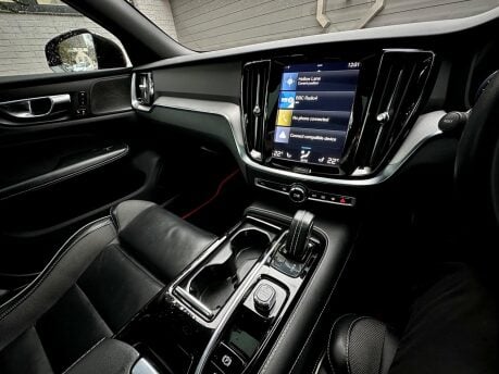 Volvo V60 RECHARGE T6 R-DESIGN AWD 58