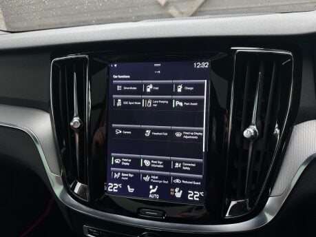 Volvo V60 RECHARGE T6 R-DESIGN AWD 48