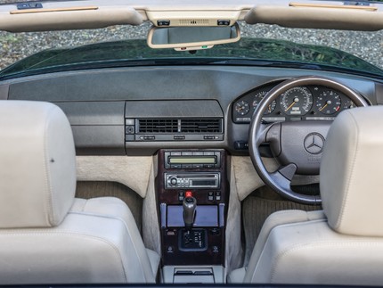 Mercedes-Benz SL SL320 17