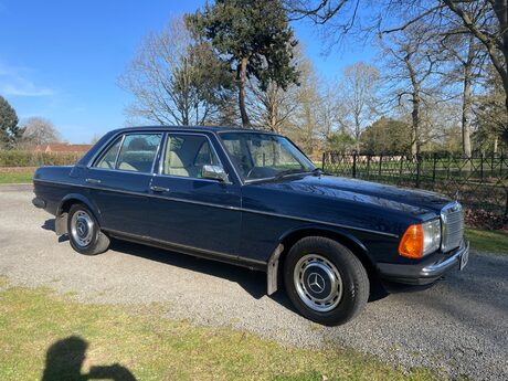 Mercedes-Benz W113 230e