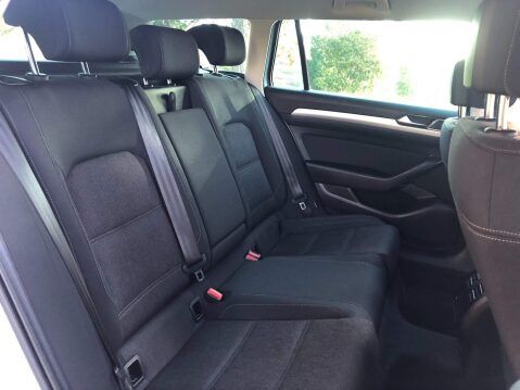 Volkswagen Passat SE BUSINESS TDI BLUEMOTION TECH DSG 4