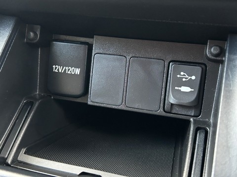 Toyota Auris 1.2 VVT-i Design Euro 6 (s/s) 5dr (Safety Sense) 31