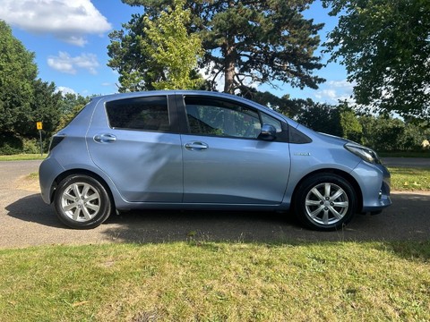 Toyota Yaris T4 HYBRID 15