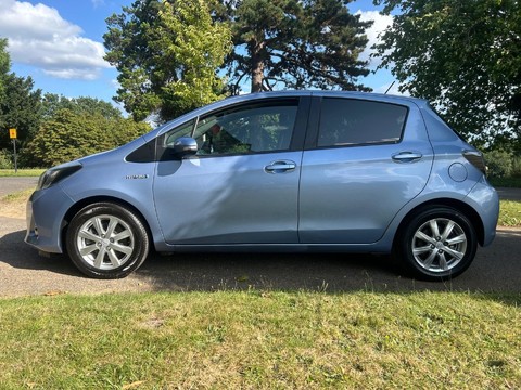 Toyota Yaris T4 HYBRID 16