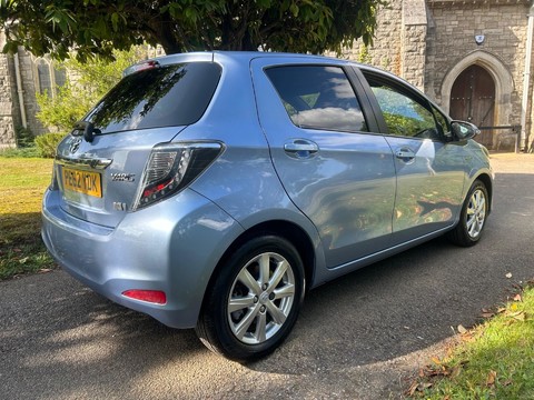 Toyota Yaris T4 HYBRID 17