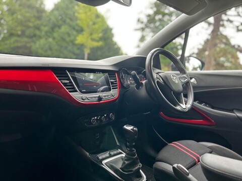 Vauxhall Crossland SRI NAV 8