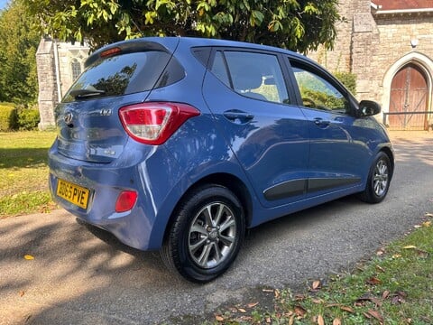 Hyundai i10 PREMIUM 16