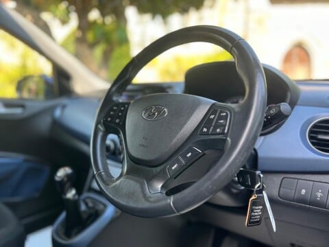 Hyundai i10 PREMIUM 23