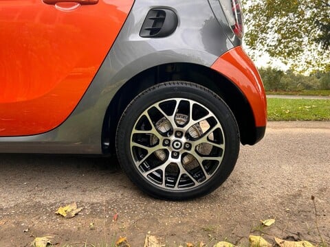 Smart Forfour 17.6kWh Exclusive Auto 5dr (22kW Charger) 40